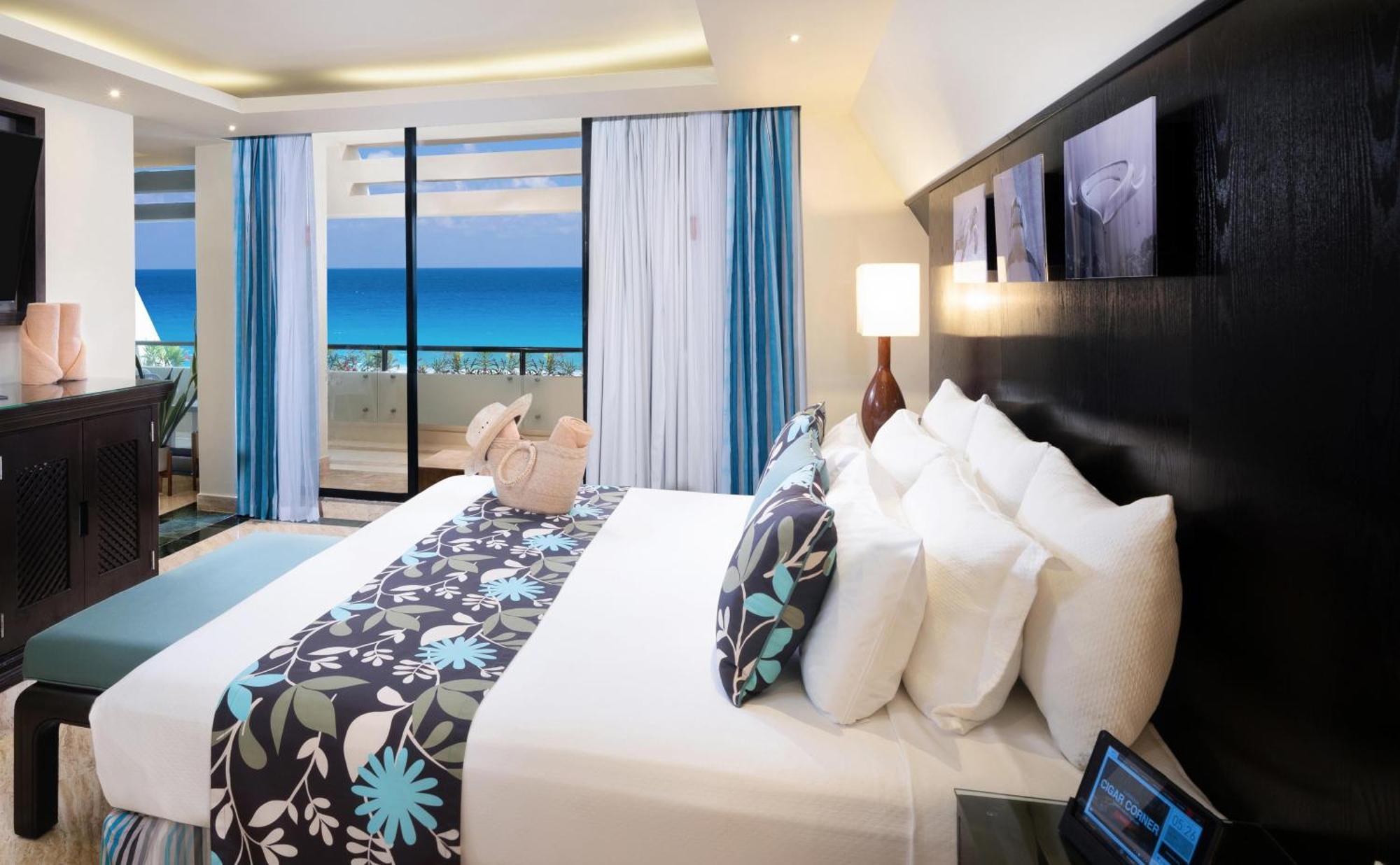 The Pyramid Cancun By Oasis Eksteriør billede A bedroom at the hotel