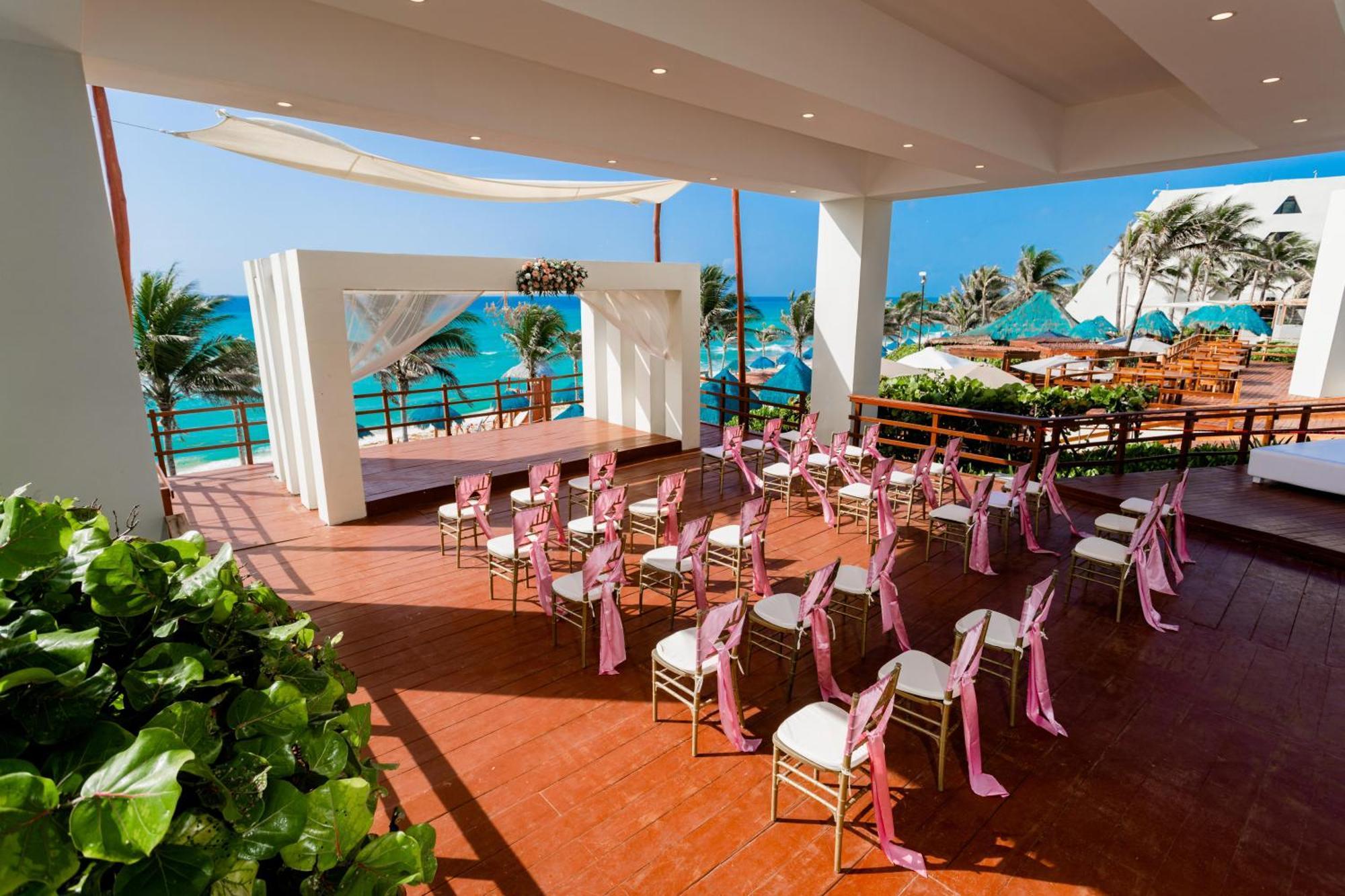 The Pyramid Cancun By Oasis Eksteriør billede Wedding Chapel at the Grand at Moon Palace