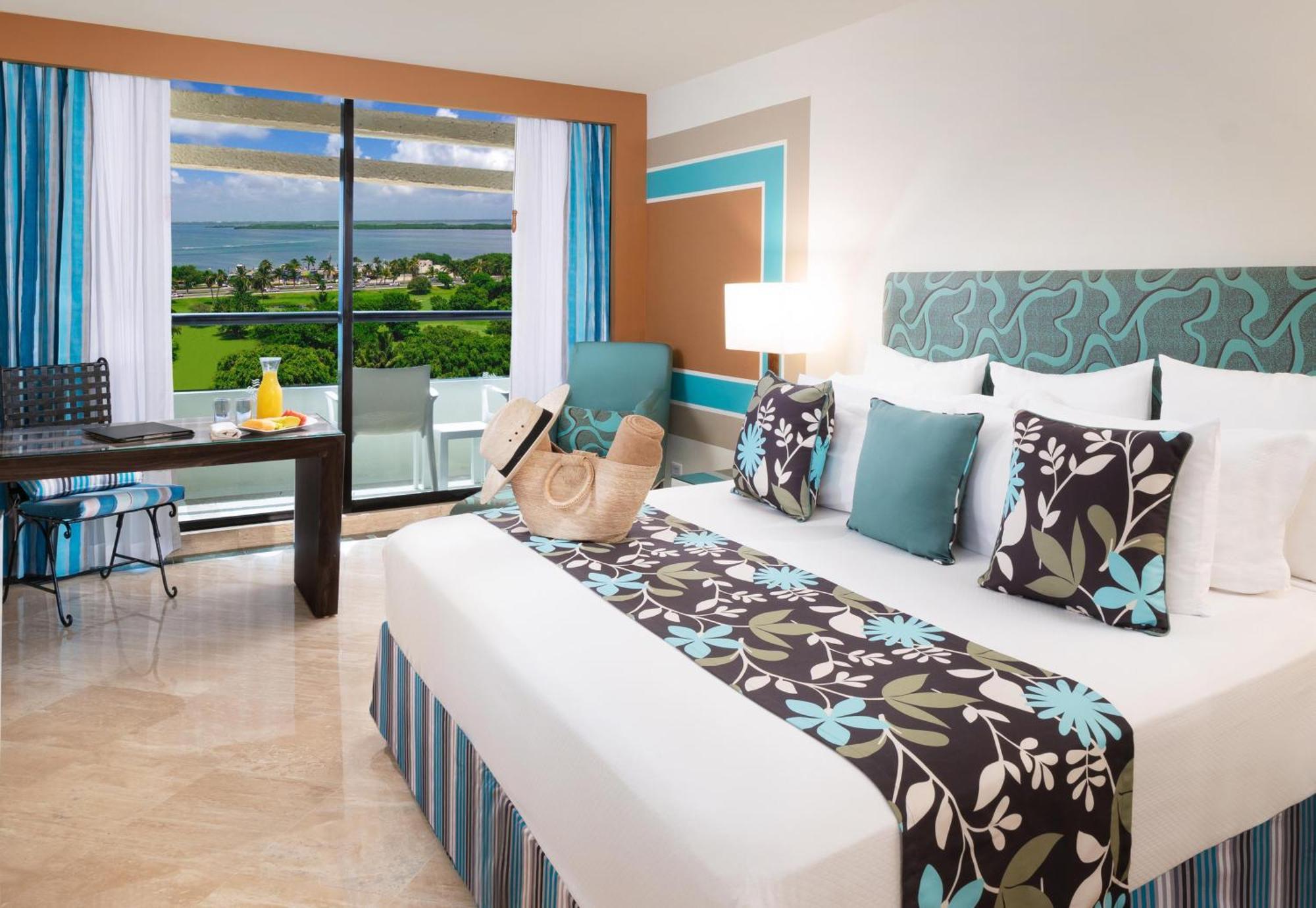 The Pyramid Cancun By Oasis Eksteriør billede Junior Suite