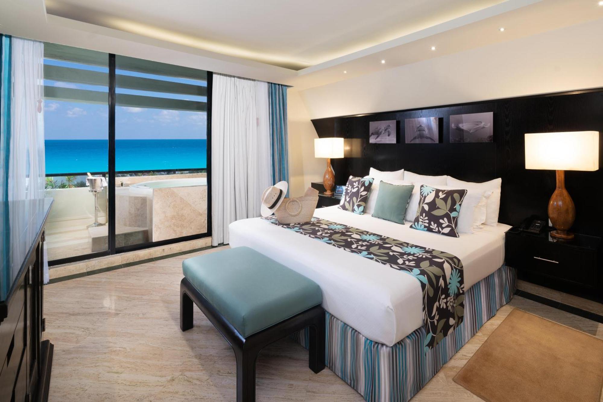 The Pyramid Cancun By Oasis Eksteriør billede A bedroom at the Hard Rock Hotel
