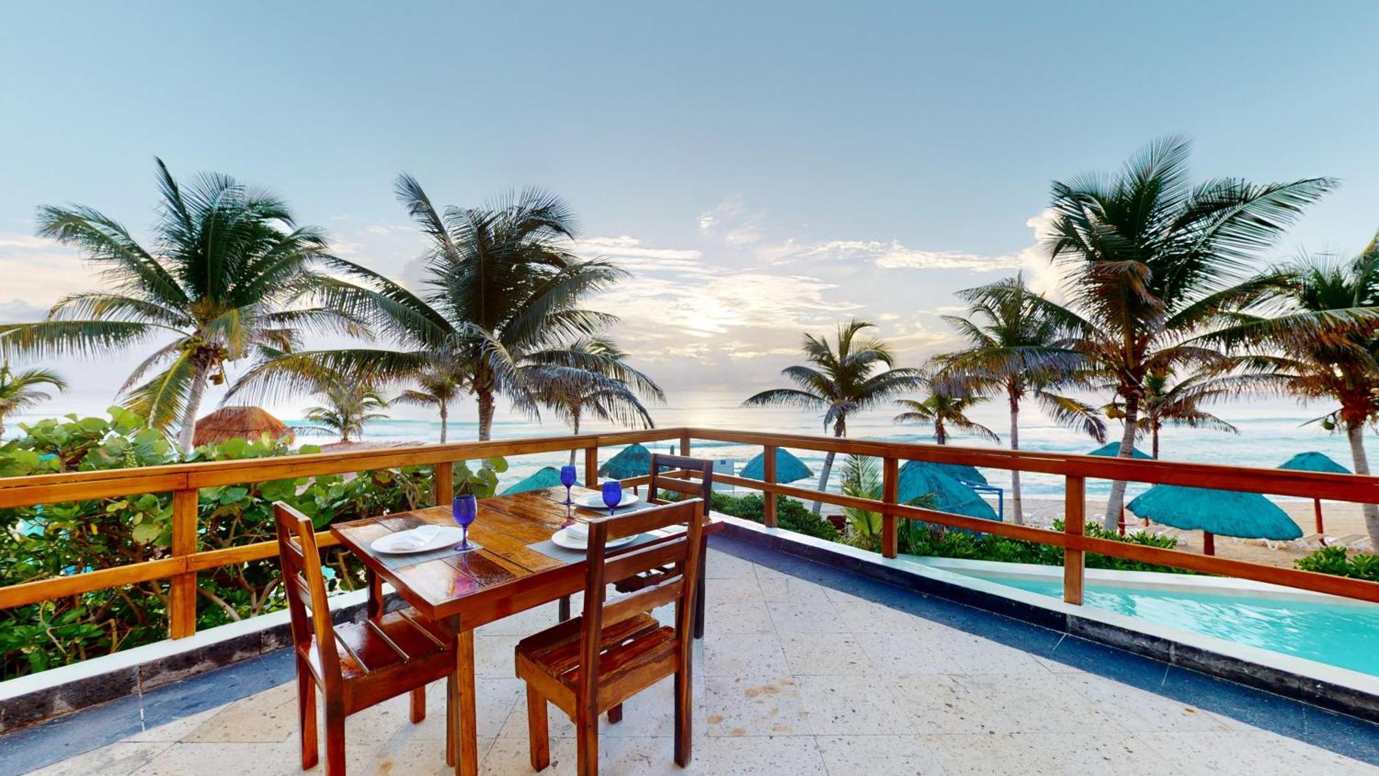 The Pyramid Cancun By Oasis Eksteriør billede Beachfront dining at the Grand Palladium Resort & Spa, Playa del Carmen, Mexico