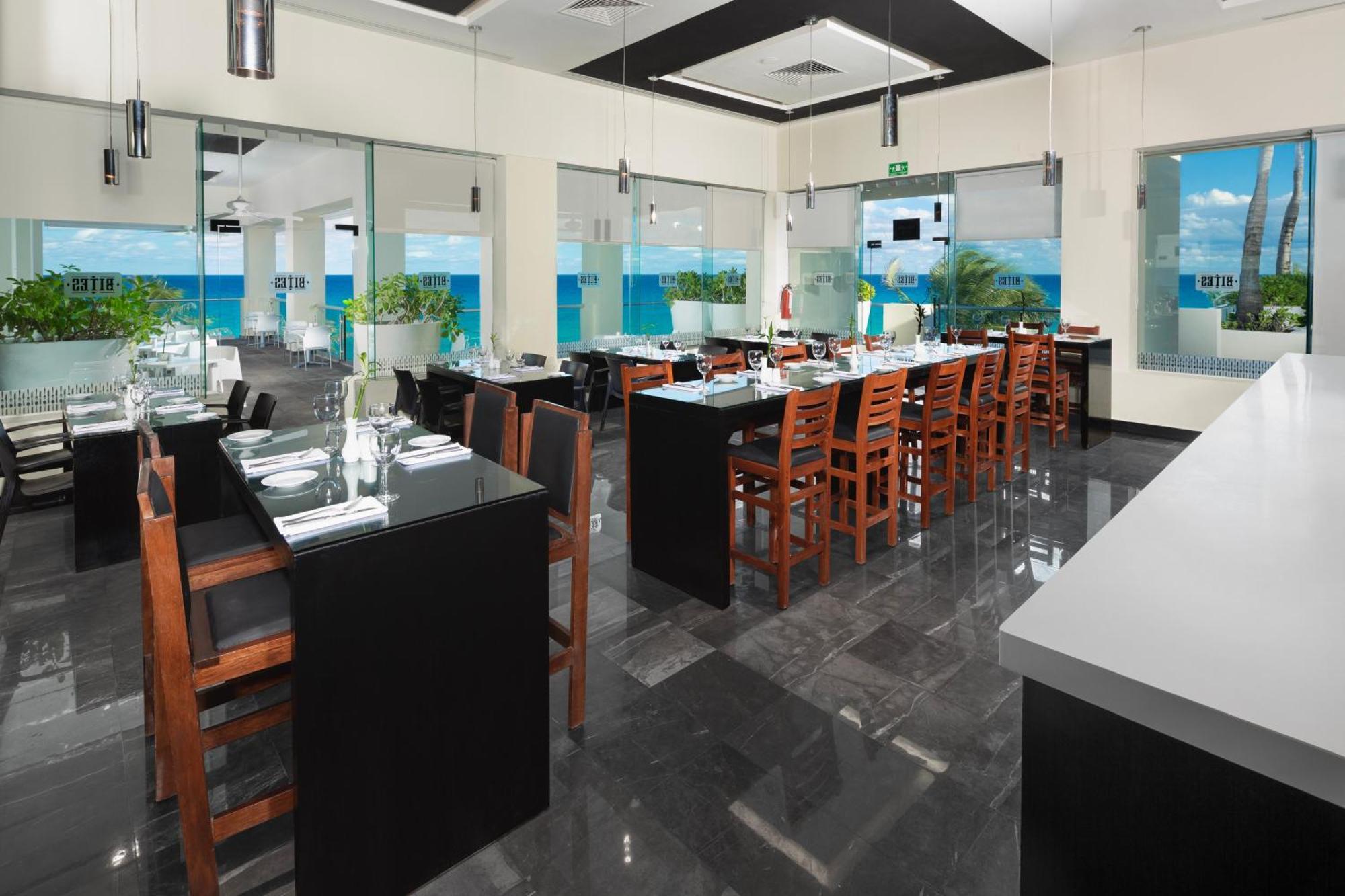 The Pyramid Cancun By Oasis Eksteriør billede Restaurant