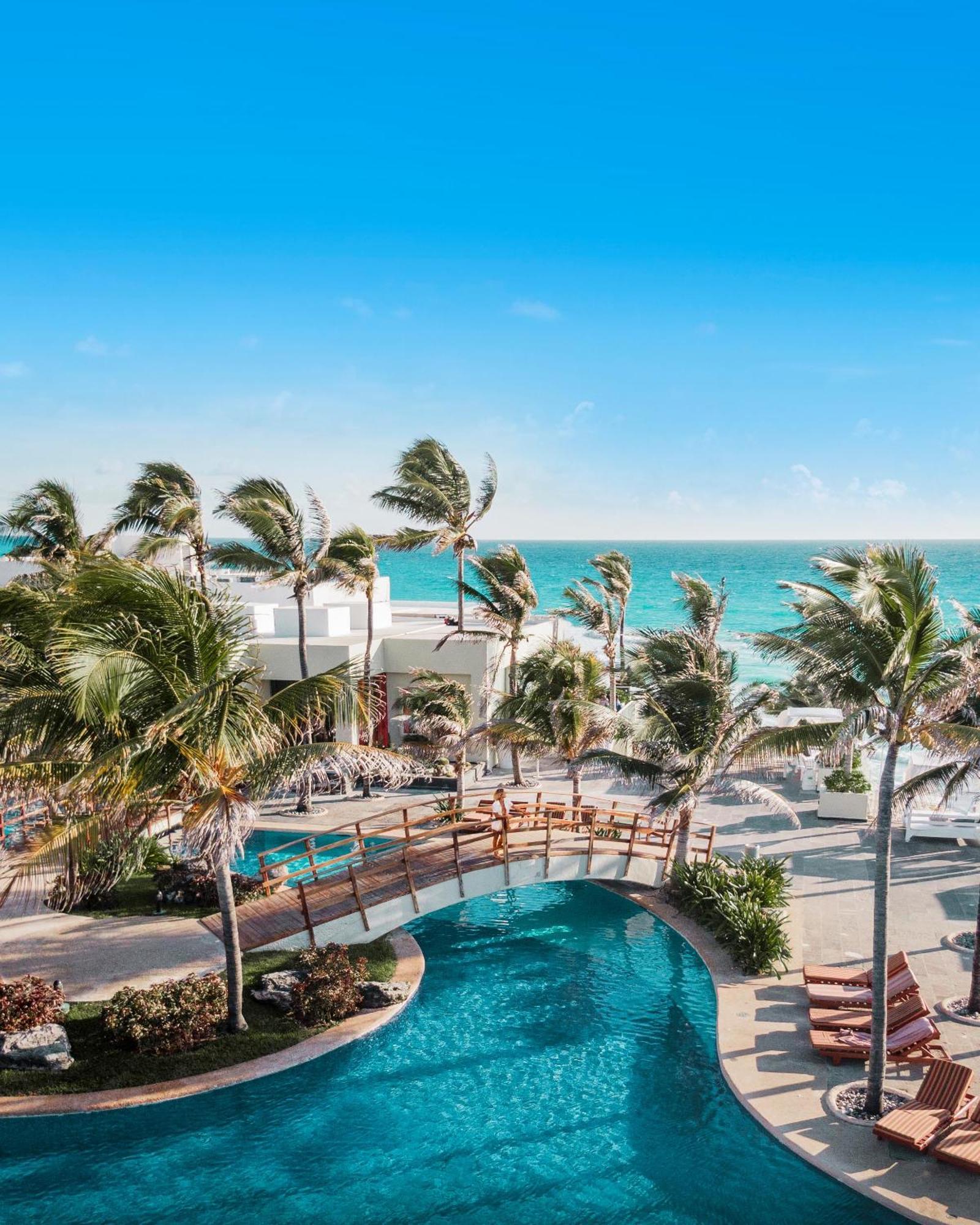 The Pyramid Cancun By Oasis Eksteriør billede View of the beach from the hotel
