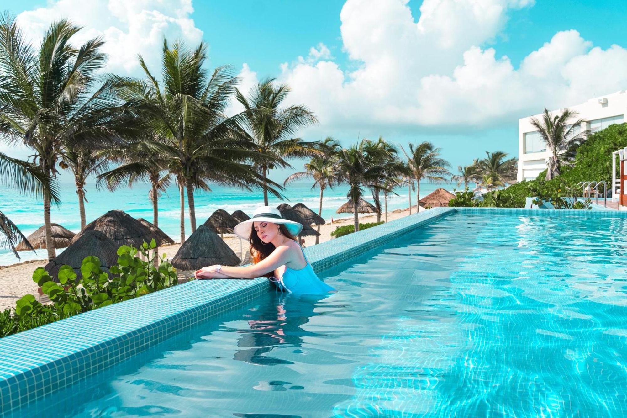 The Pyramid Cancun By Oasis Eksteriør billede Infinity pool at the Grand at Moon Palace, Cancun, Mexico
